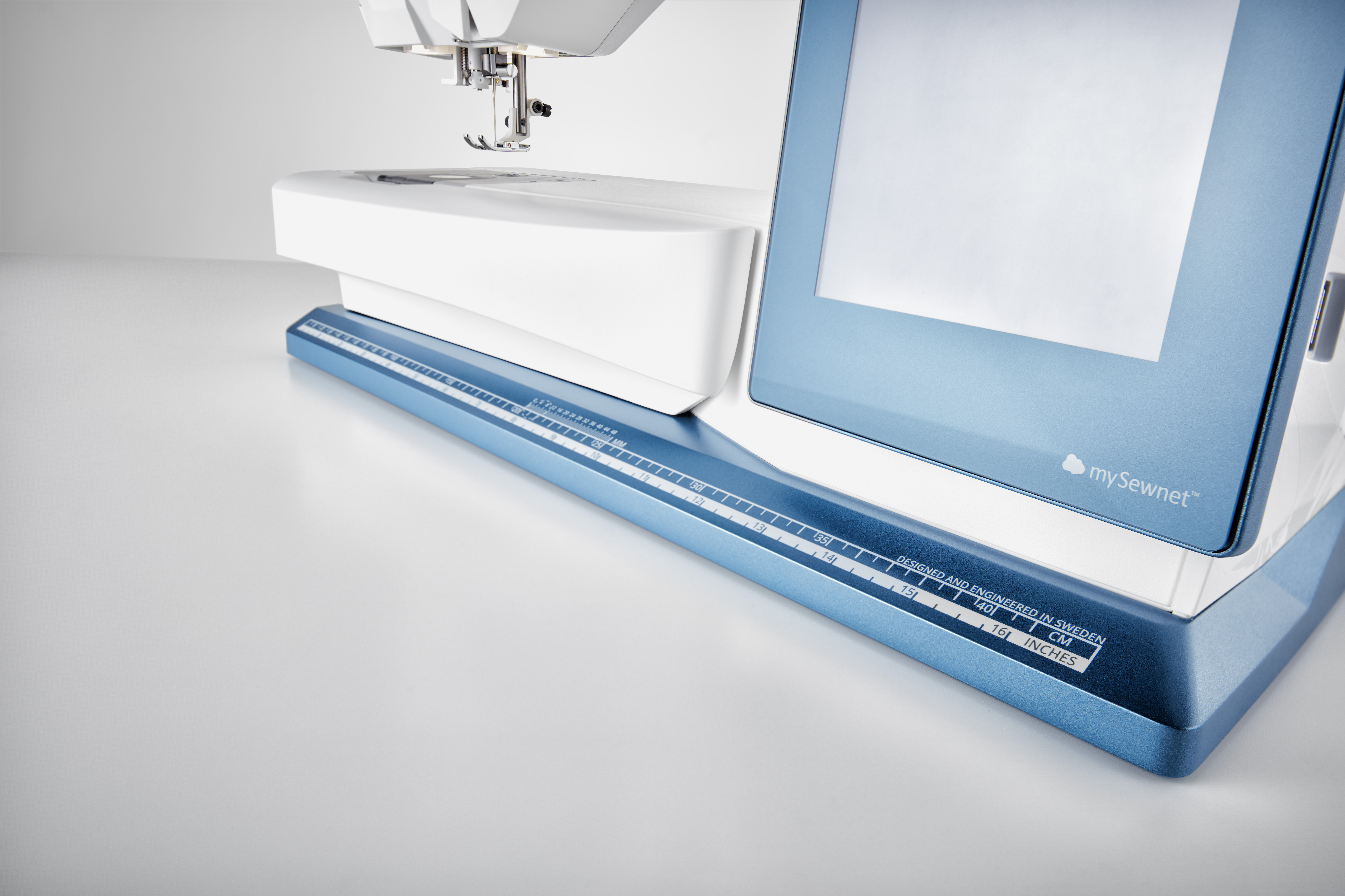 Husqvarna VIKING DESIGNER SAPPHIRE™ 85